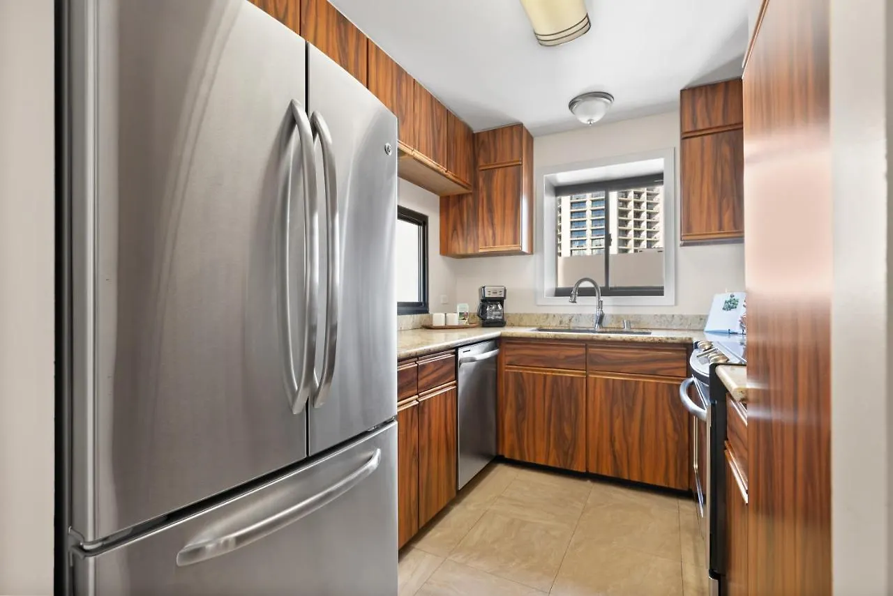 Spacious Waikiki Beach 2Br-Ocean View-Free Parking Honolulu Apartment